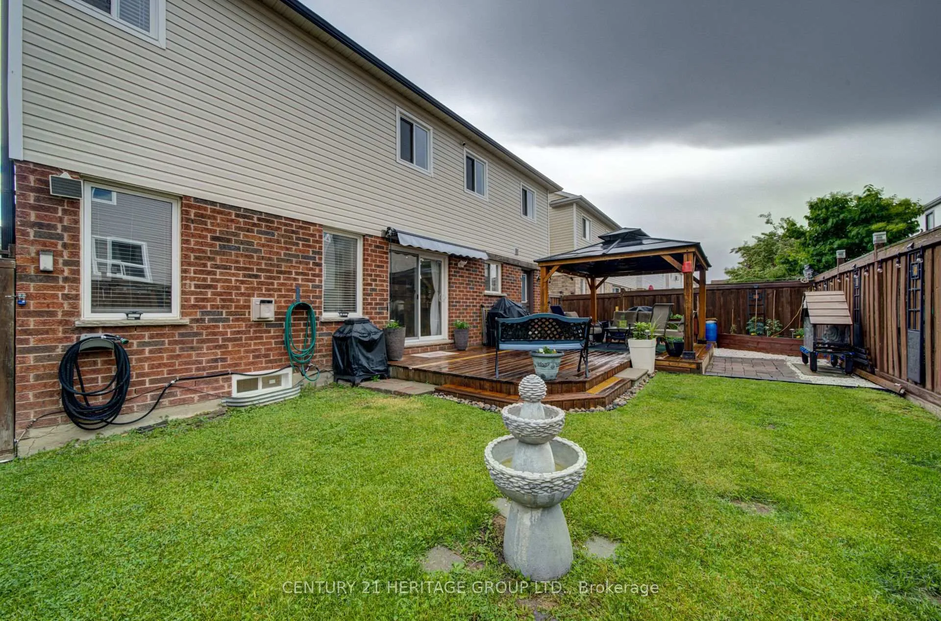 Photo 25 of 11 Maple Crown Terrace S, Barrie, Innis-Shore — HOMEH