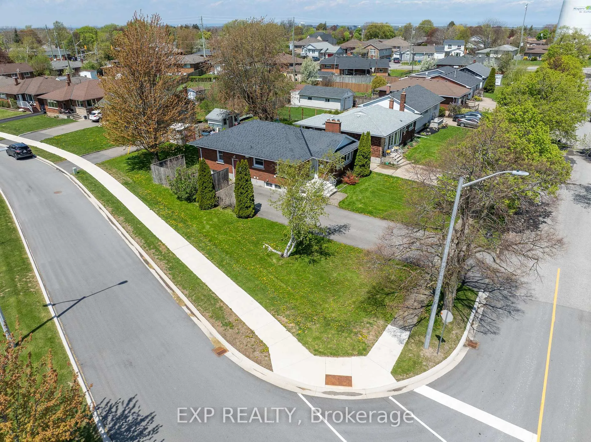 Photo 4 of 51 Parkdale Drive, Thorold, Thorold Downtown — HOMEH