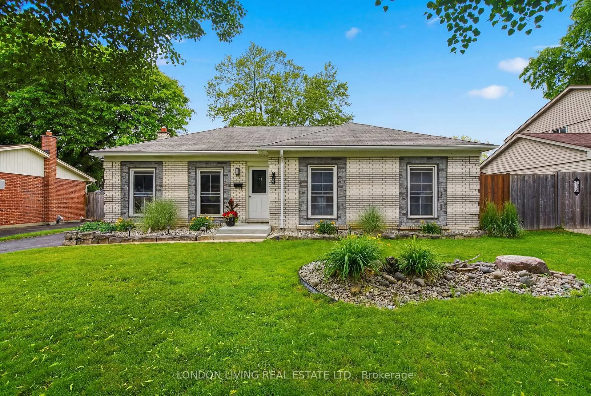 Photo of 1400 Stoneybrook Crescent