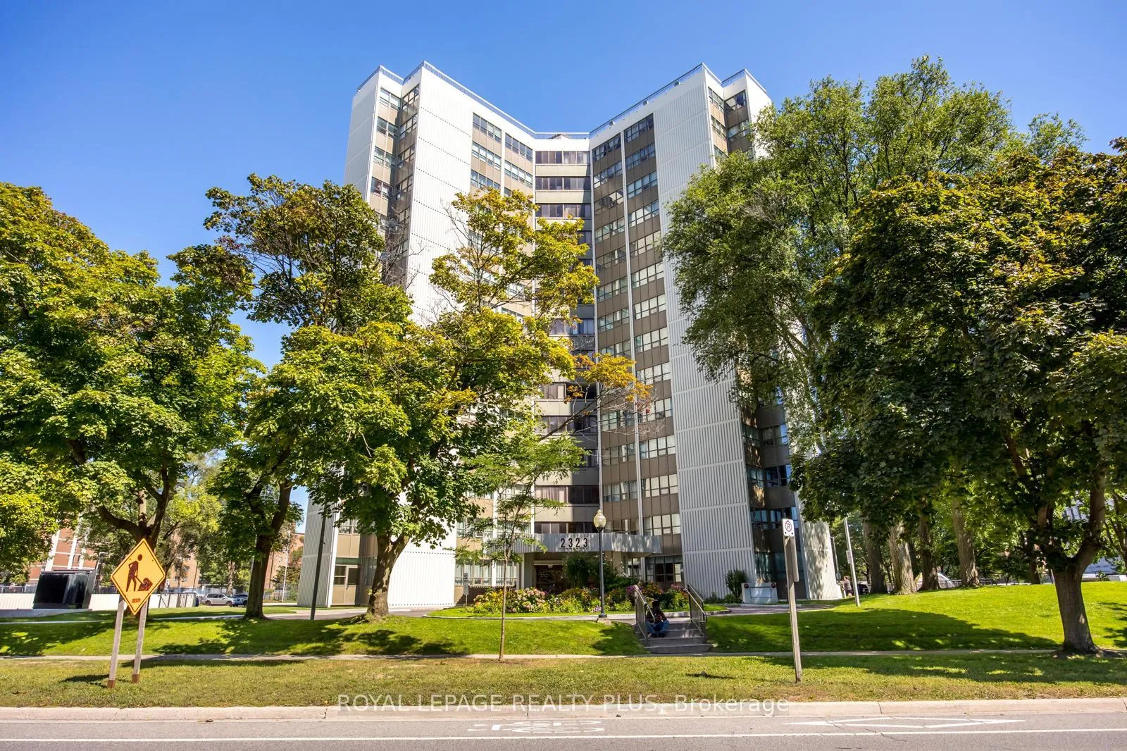 Photo of Unit 408, 2323 Confederation Parkway