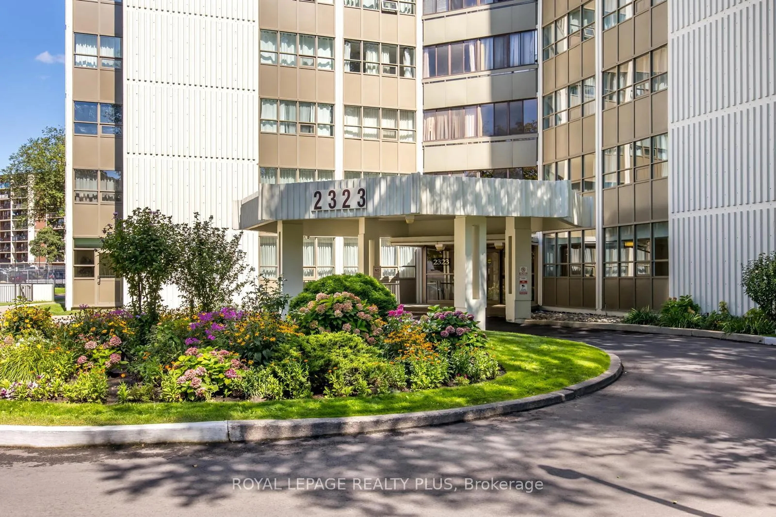 Photo 2 of Unit 408, 2323 Confederation Parkway, Mississauga, Cooksville — HOMEH