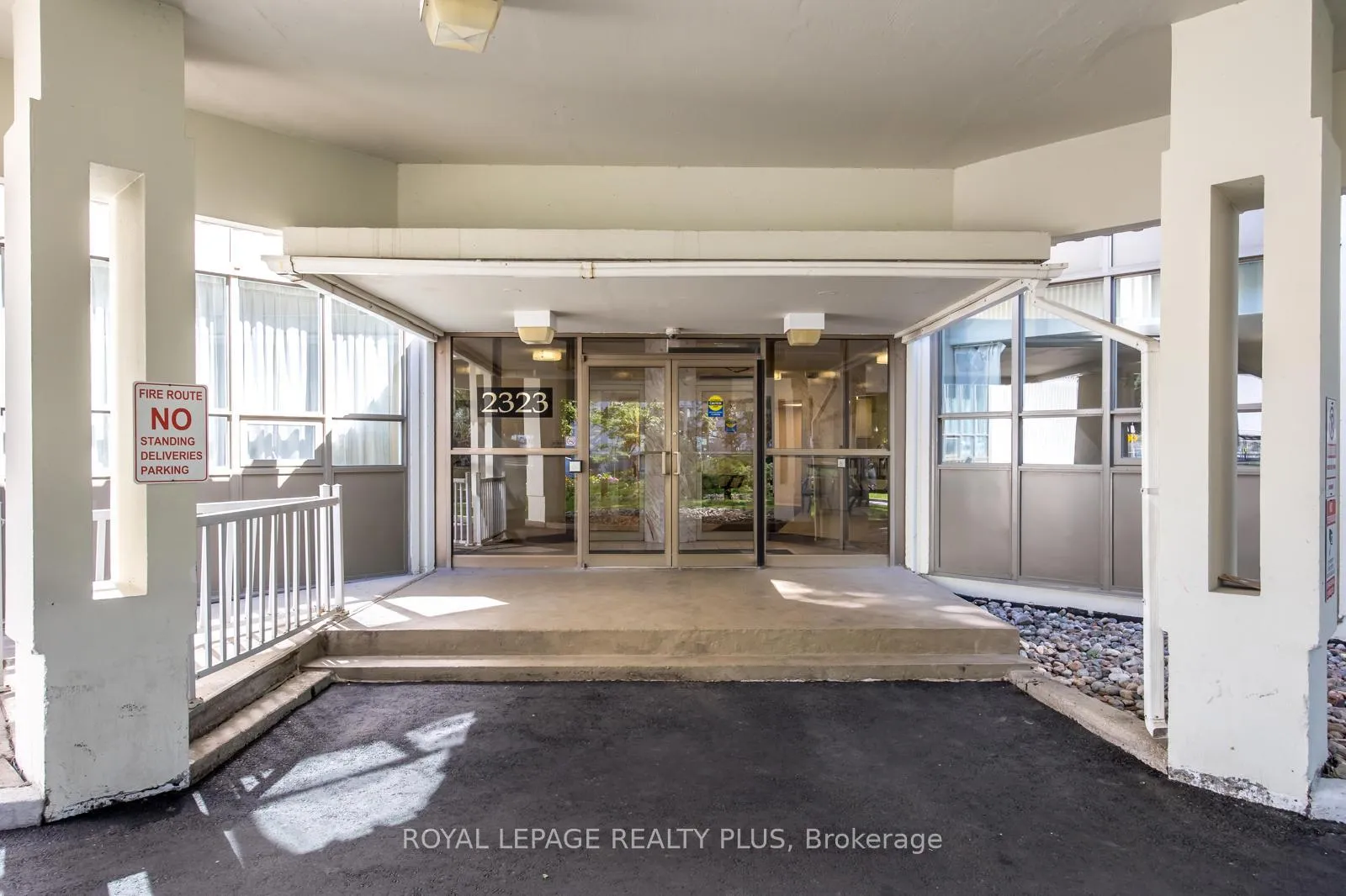 Photo 4 of Unit 408, 2323 Confederation Parkway, Mississauga, Cooksville — HOMEH