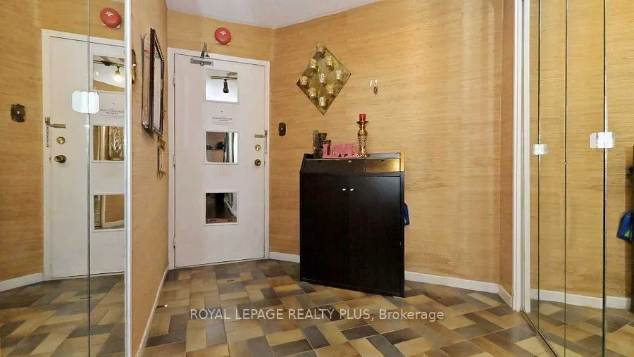 Photo 6 of Unit 408, 2323 Confederation Parkway, Mississauga, Cooksville — HOMEH