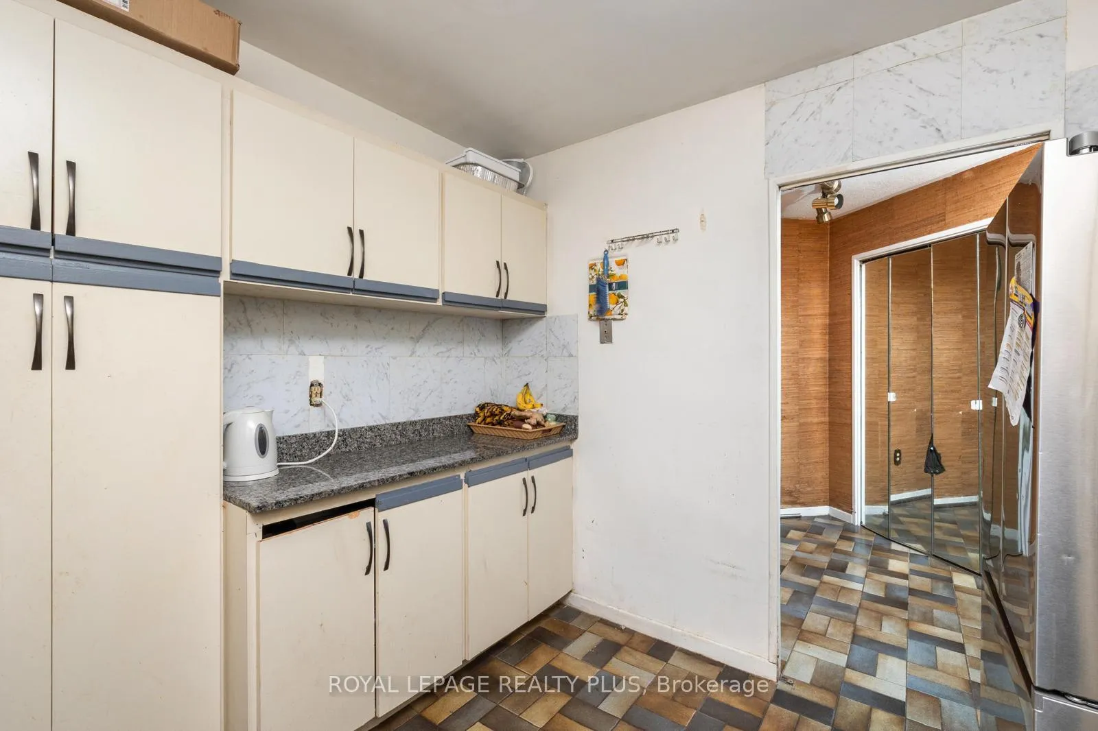 Photo 7 of Unit 408, 2323 Confederation Parkway, Mississauga, Cooksville — HOMEH