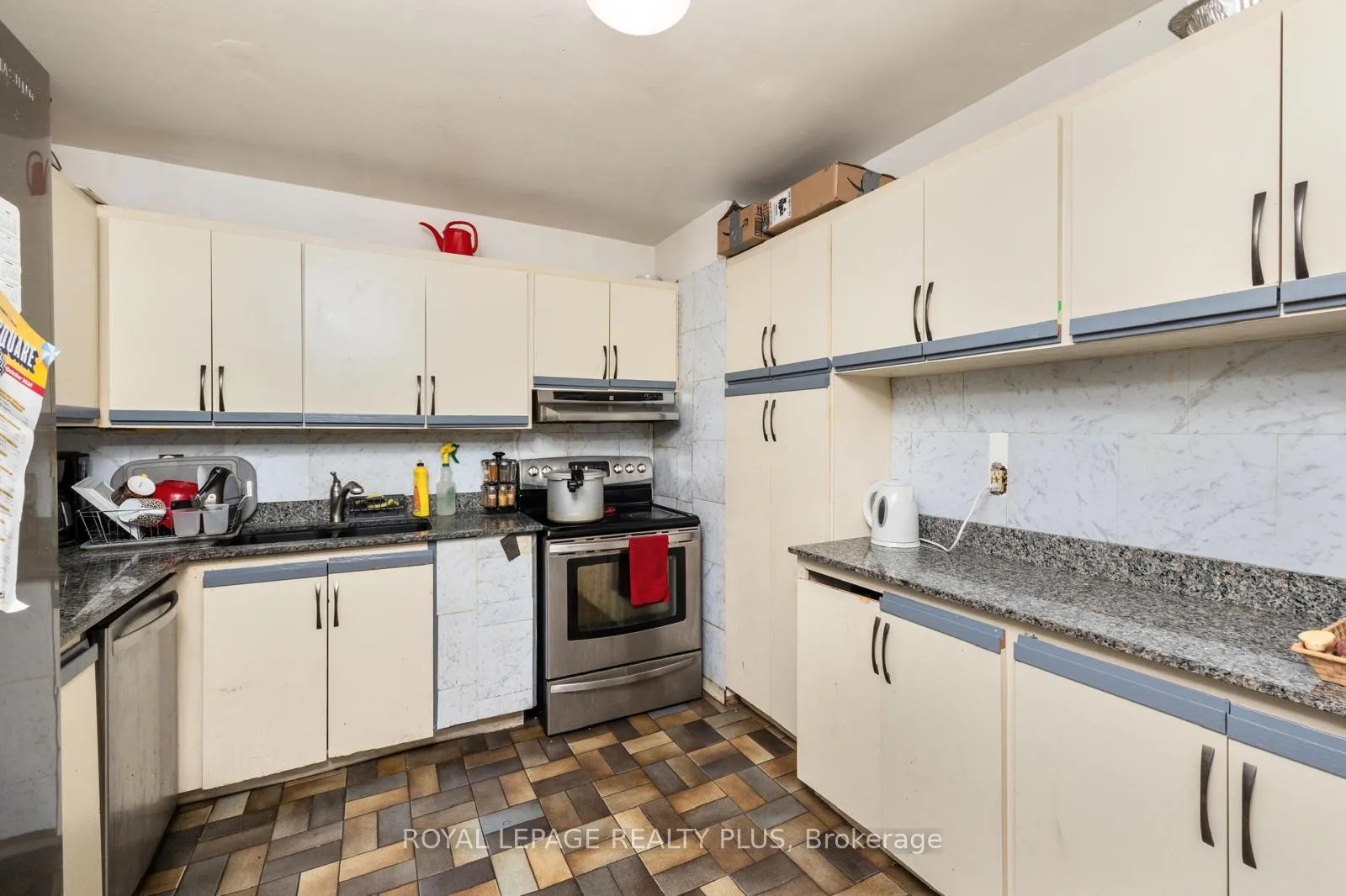 Photo 8 of Unit 408, 2323 Confederation Parkway, Mississauga, Cooksville — HOMEH