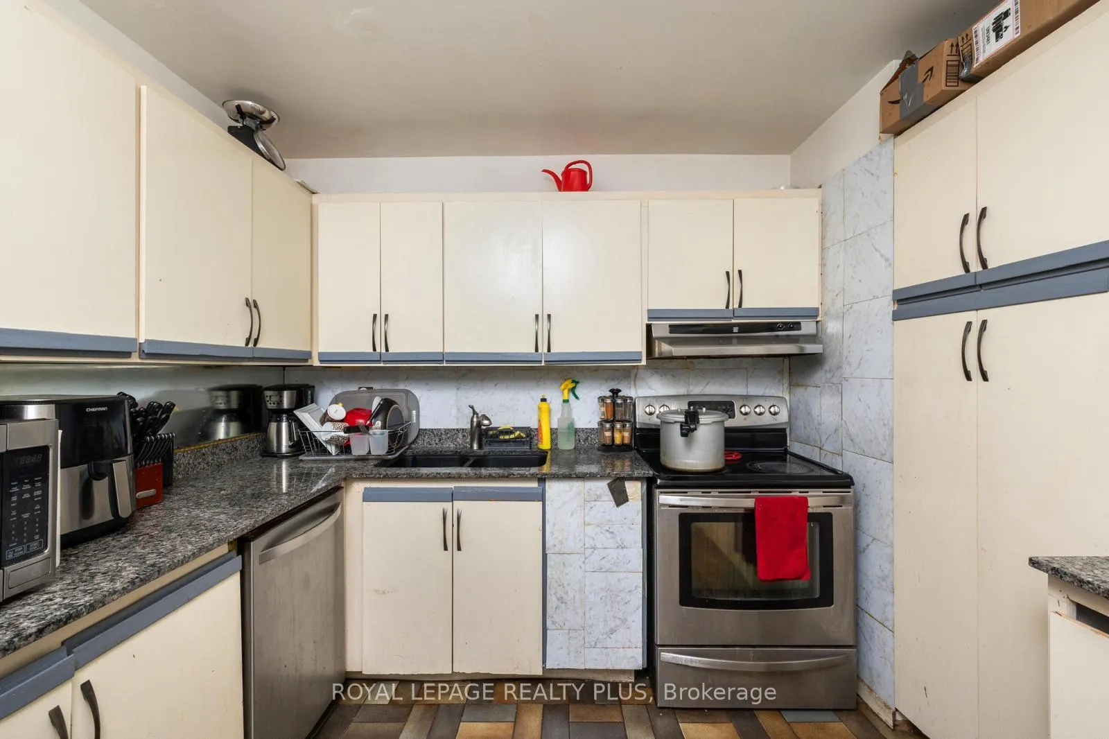 Photo 9 of Unit 408, 2323 Confederation Parkway, Mississauga, Cooksville — HOMEH