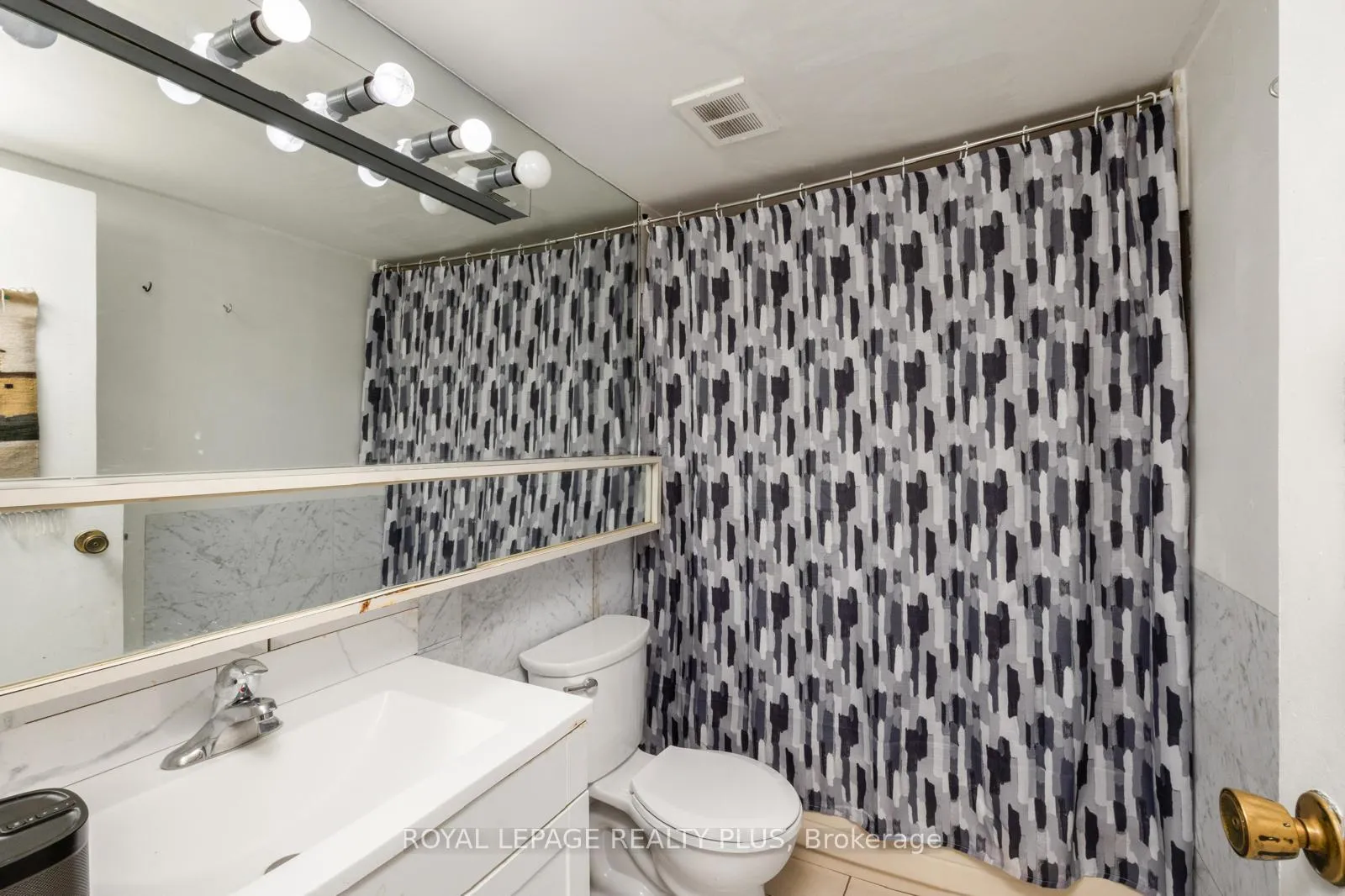 Photo 25 of Unit 408, 2323 Confederation Parkway, Mississauga, Cooksville — HOMEH