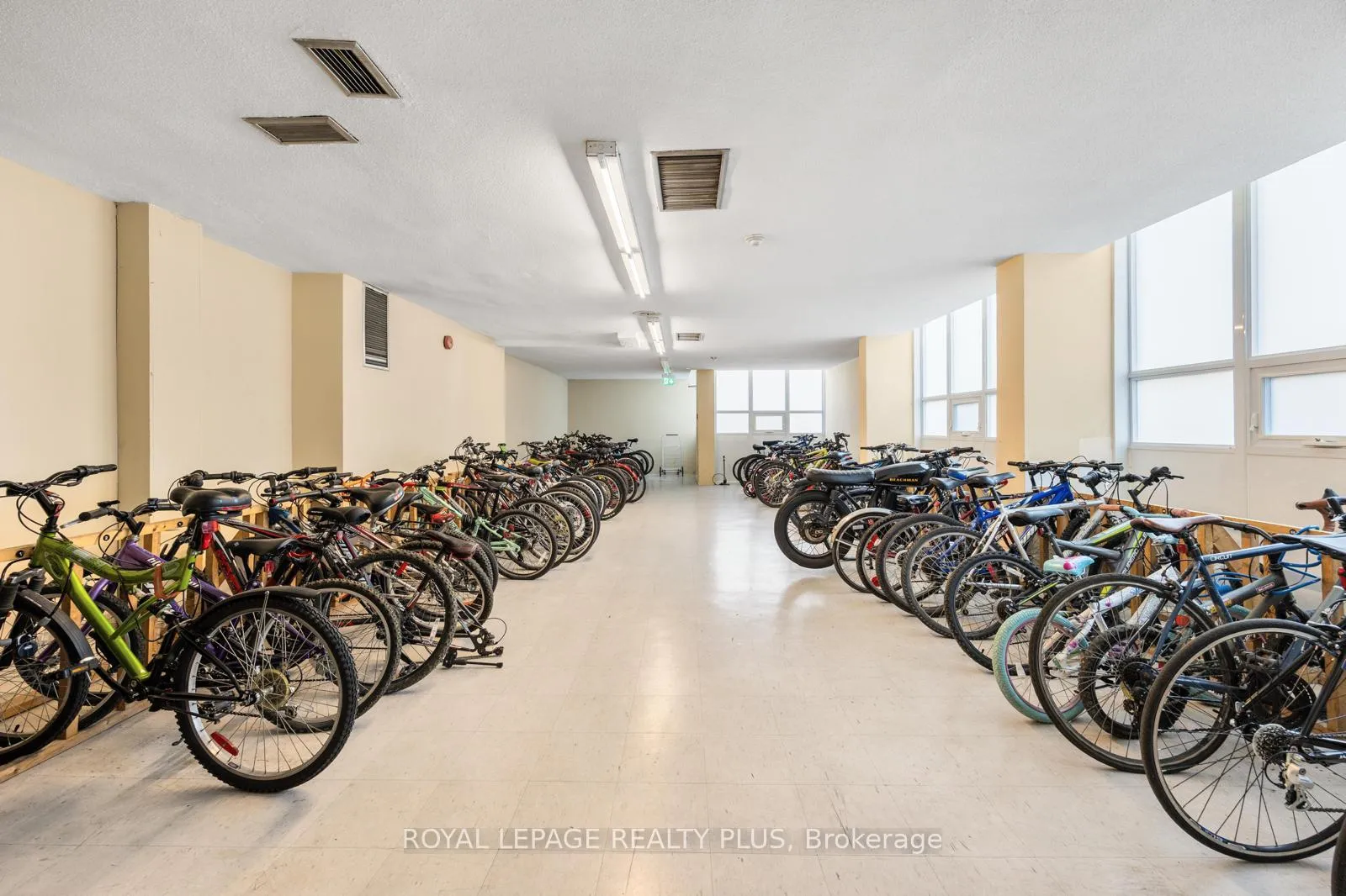 Photo 27 of Unit 408, 2323 Confederation Parkway, Mississauga, Cooksville — HOMEH