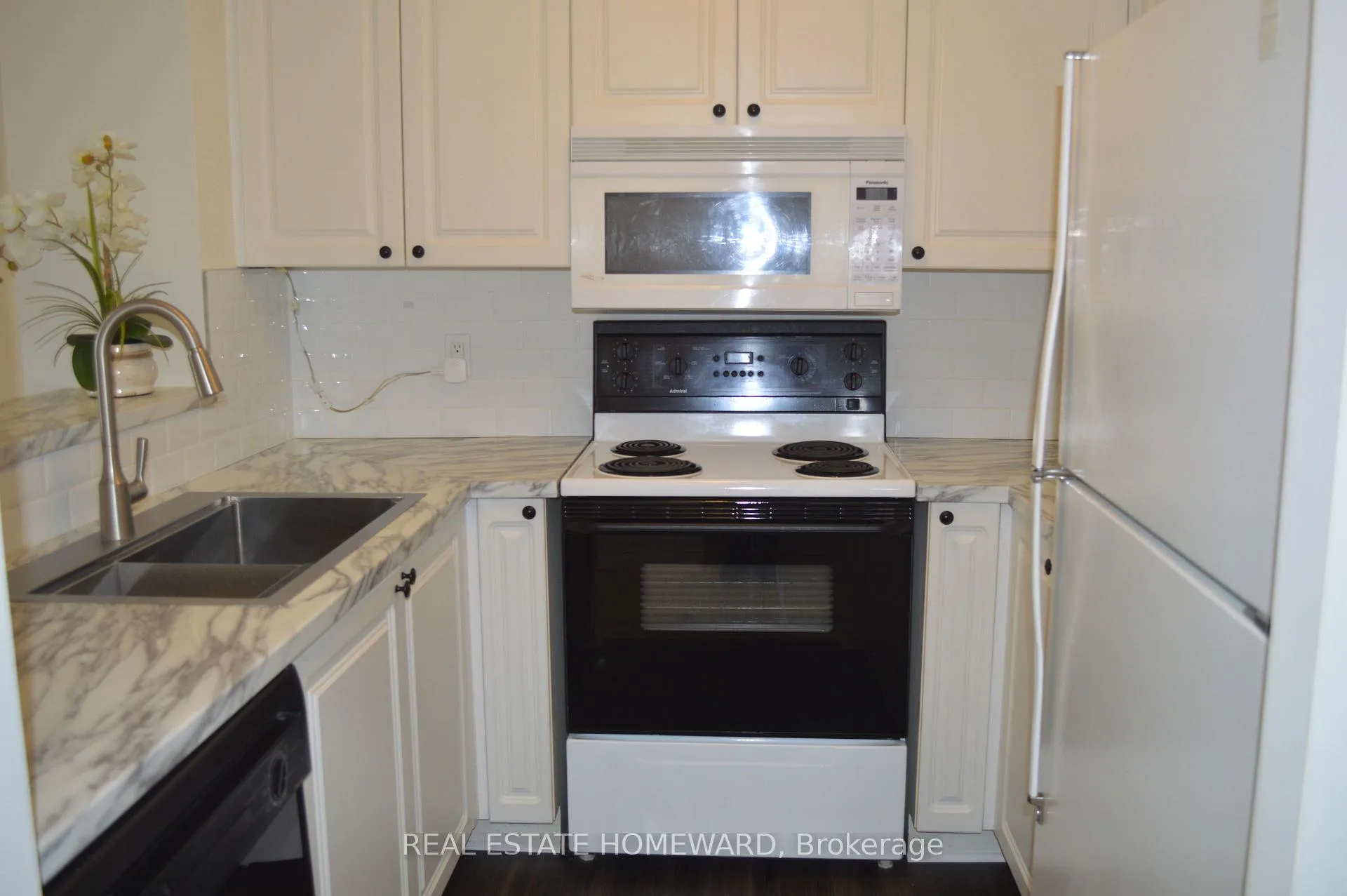 Front of Unit 1101, 18 Pemberton Avenue