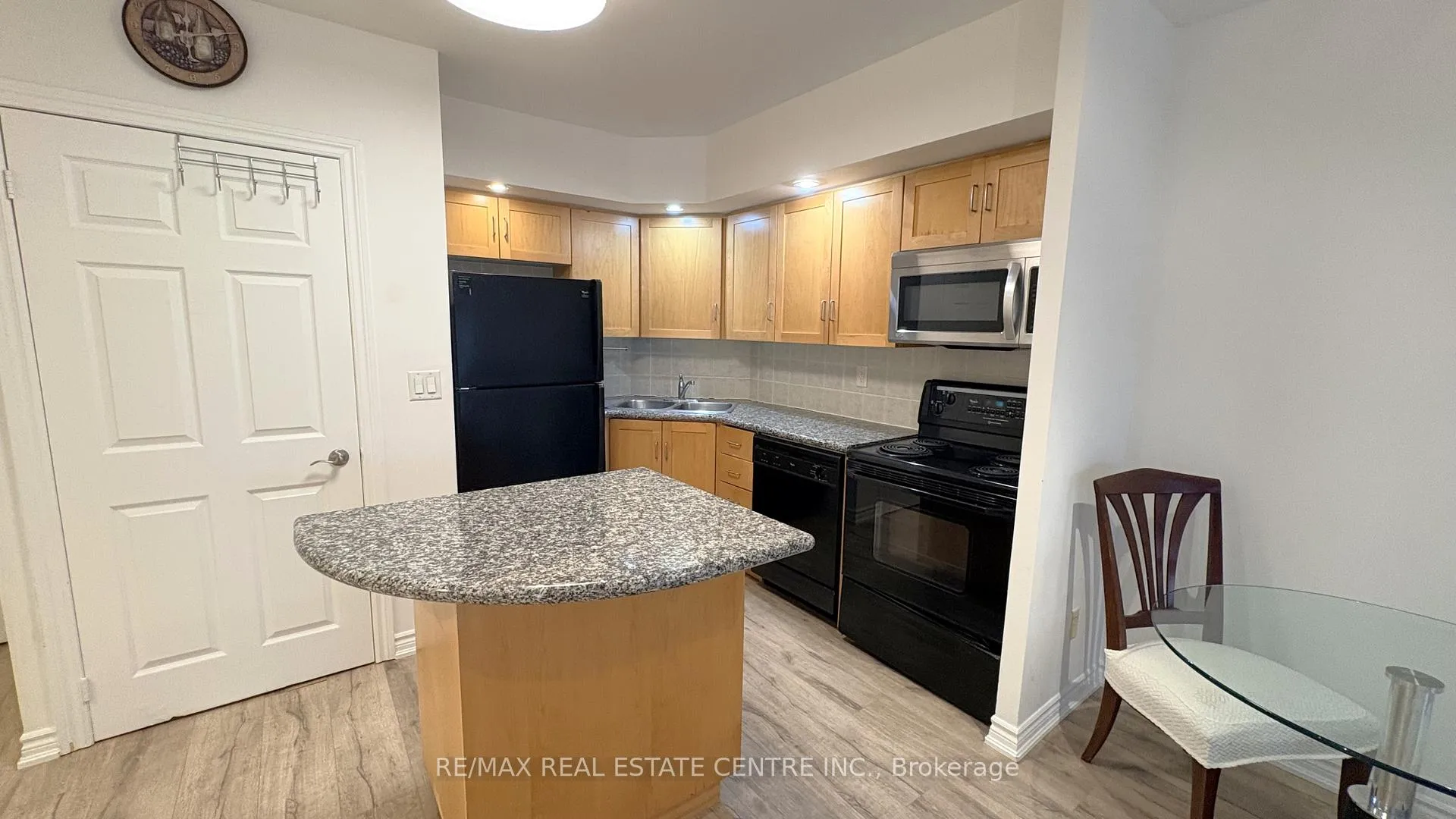 Photo 1 of Unit 1729, 250 Wellington Street, Toronto, Waterfront Communities — HOMEH