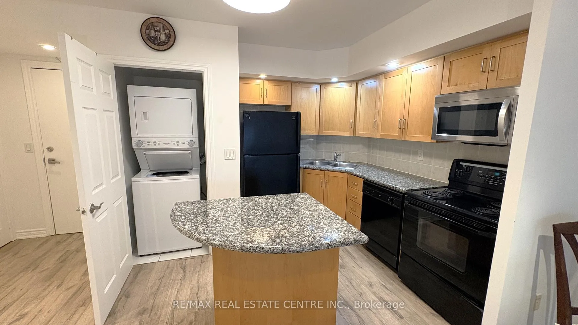 Photo 2 of Unit 1729, 250 Wellington Street, Toronto, Waterfront Communities — HOMEH