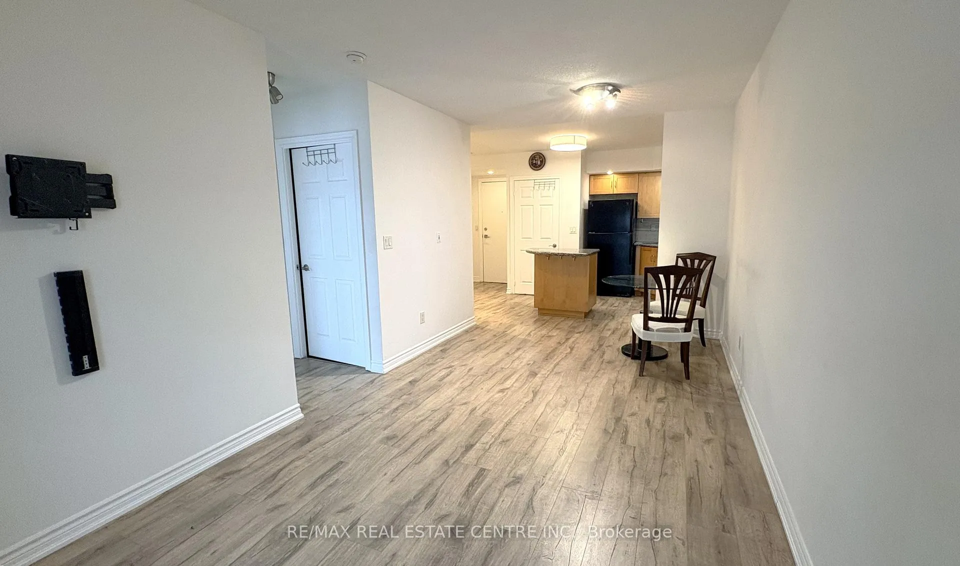 Photo 6 of Unit 1729, 250 Wellington Street, Toronto, Waterfront Communities — HOMEH