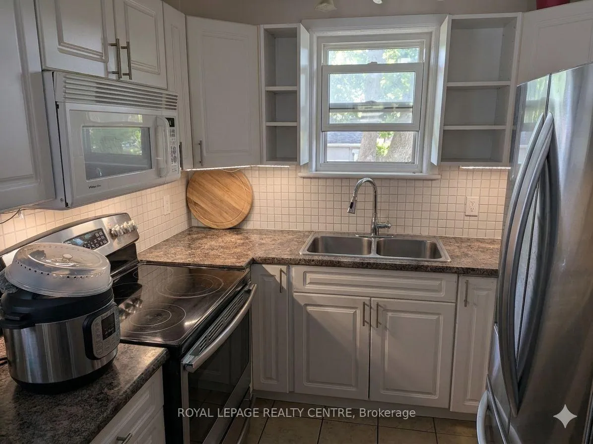 Photo 5 of 114 First Street N, Hamilton, Stoney Creek — HOMEH