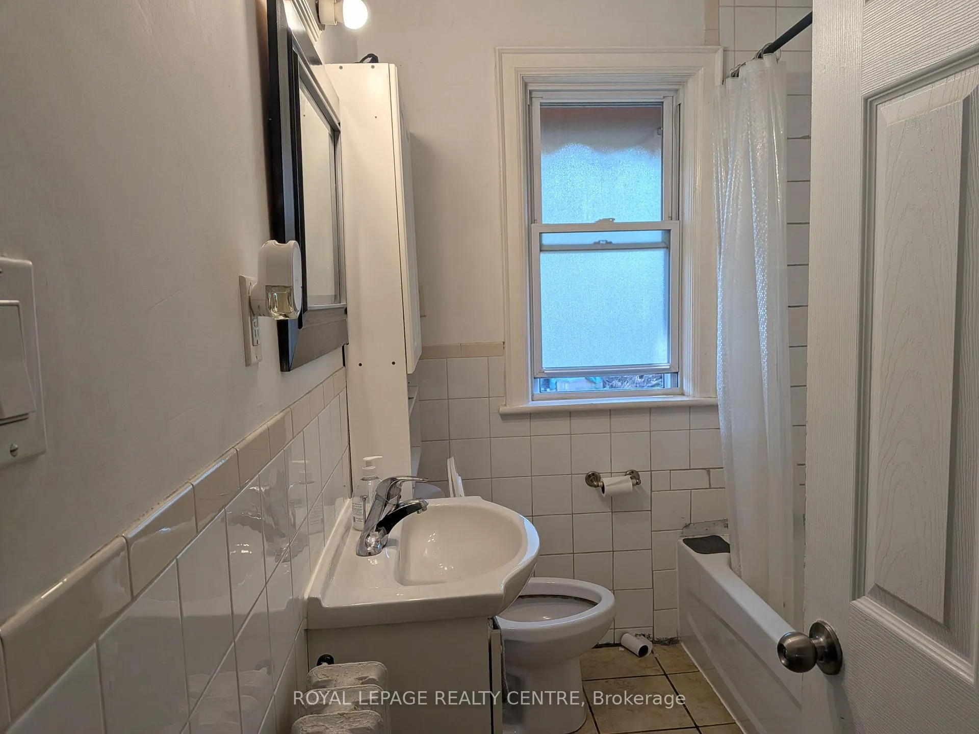 Photo 7 of 114 First Street N, Hamilton, Stoney Creek — HOMEH