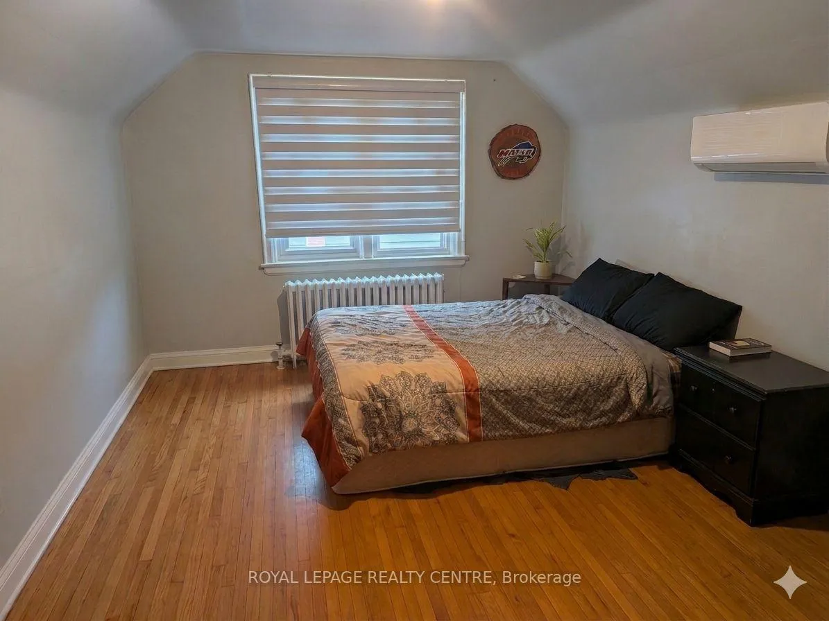 Photo 10 of 114 First Street N, Hamilton, Stoney Creek — HOMEH