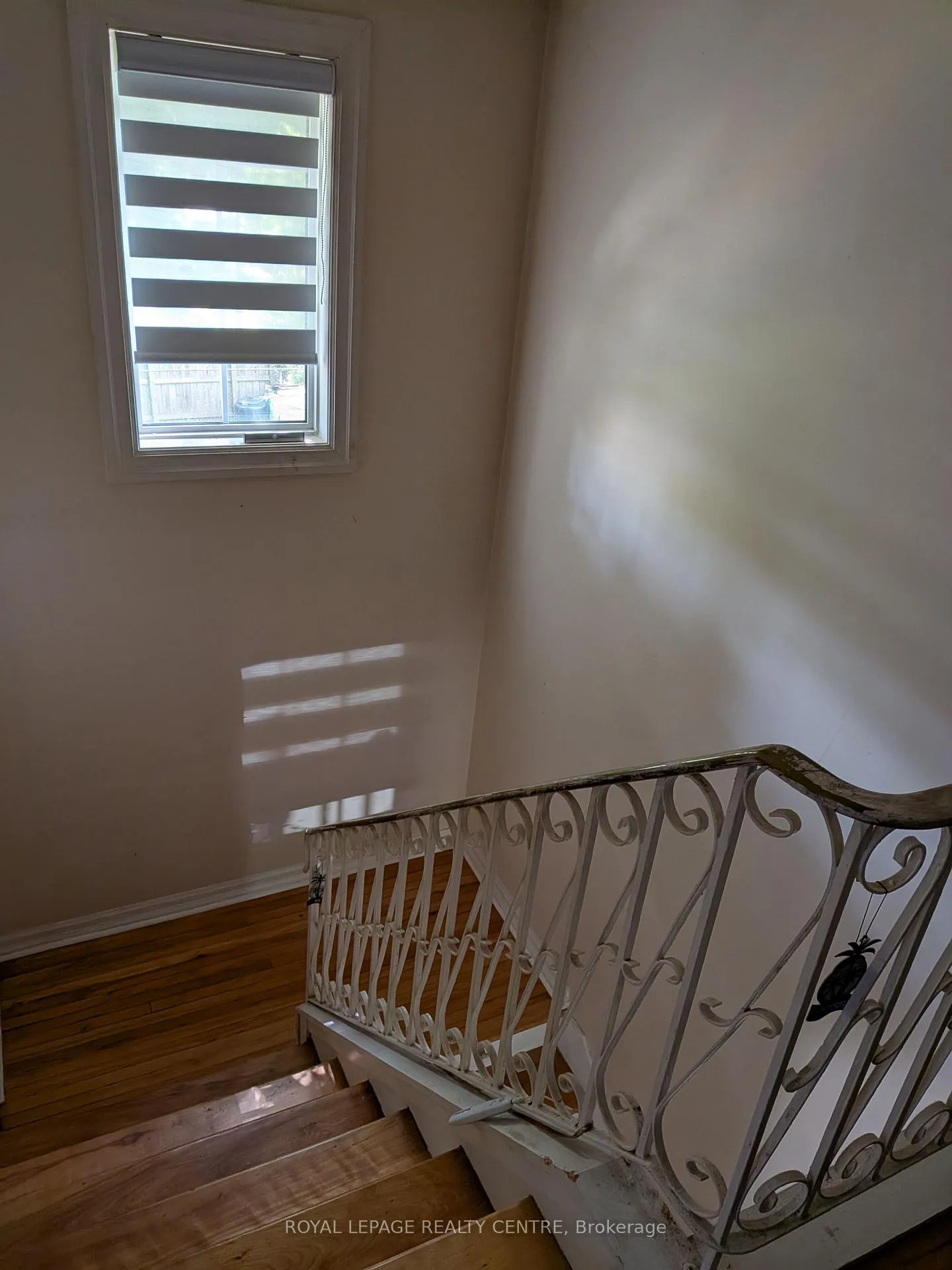 Photo 11 of 114 First Street N, Hamilton, Stoney Creek — HOMEH