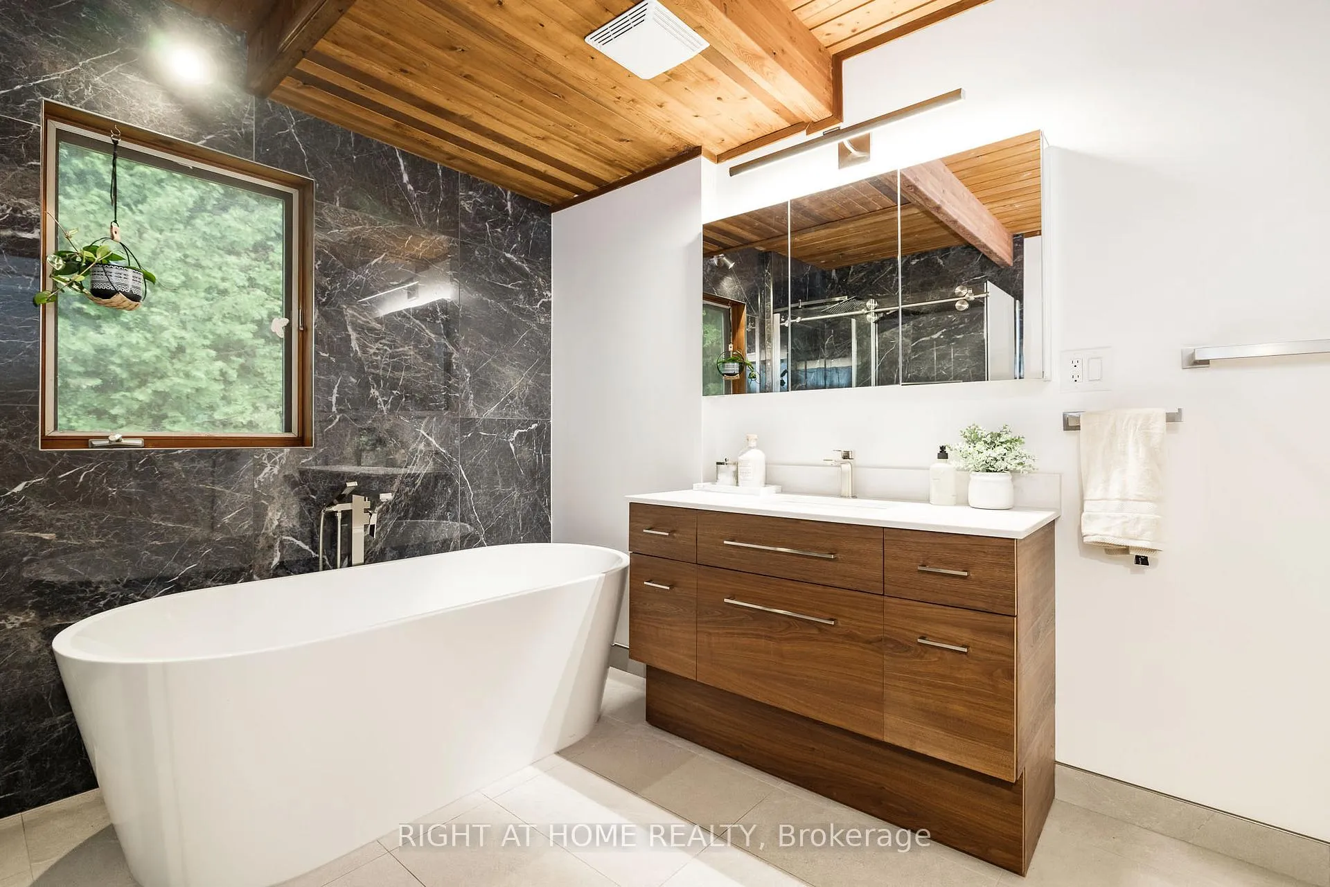 Photo 23 of 1828 Burnt Lands Road, Ottawa, Huntley Ward (North West) — HOMEH