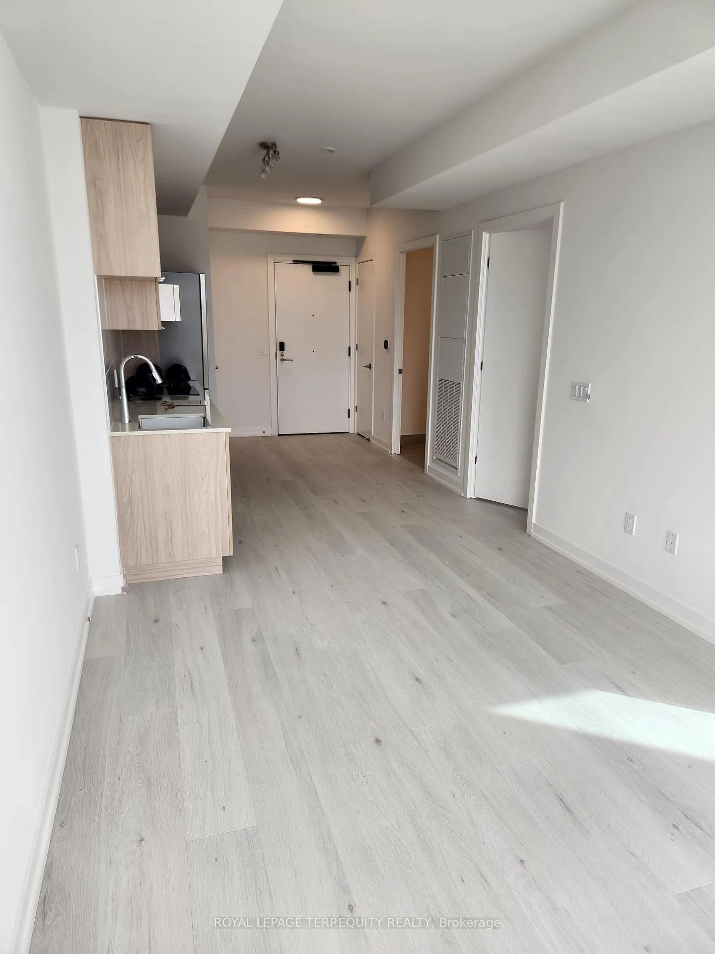 Photo 1 of Unit 313, 2501 Saw Whet Boulevard, Oakville, Glen Abbey — HOMEH