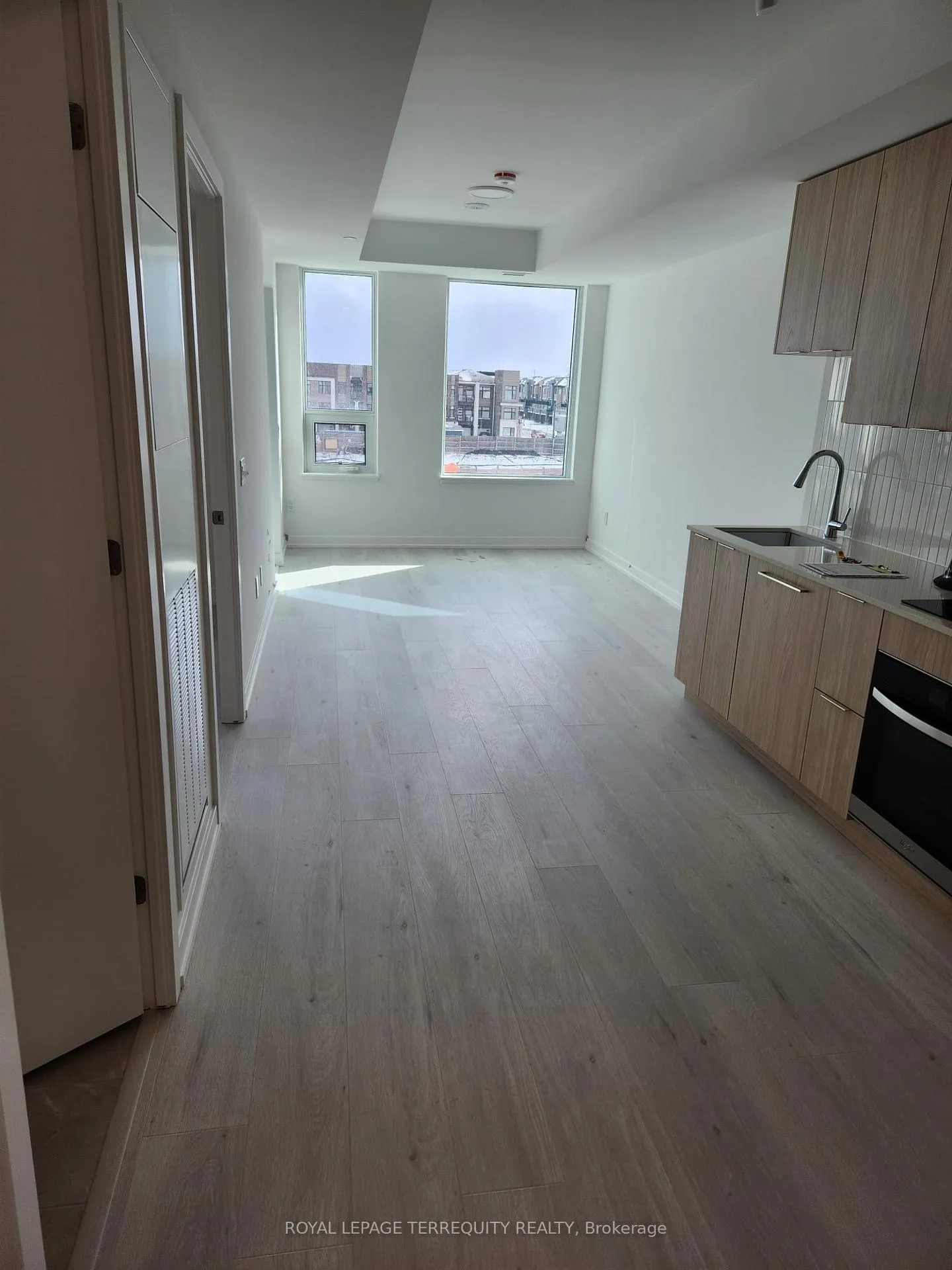 Photo 2 of Unit 313, 2501 Saw Whet Boulevard, Oakville, Glen Abbey — HOMEH