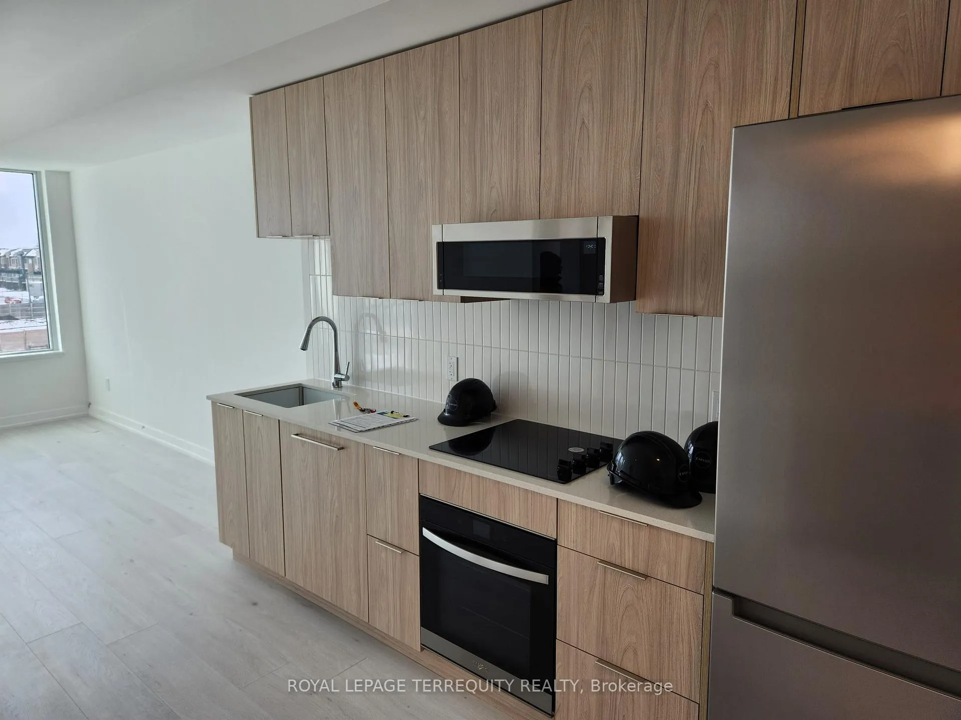 Photo 3 of Unit 313, 2501 Saw Whet Boulevard, Oakville, Glen Abbey — HOMEH