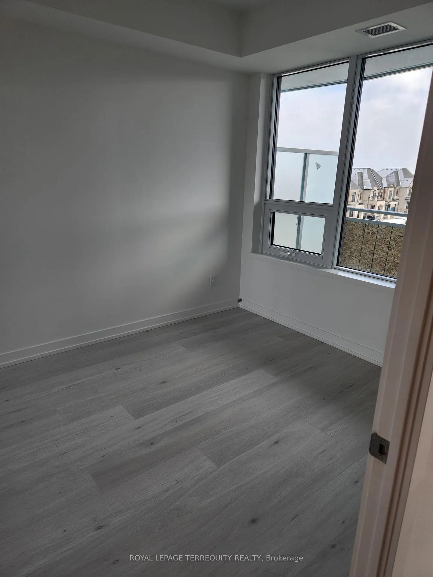 Photo 4 of Unit 313, 2501 Saw Whet Boulevard, Oakville, Glen Abbey — HOMEH