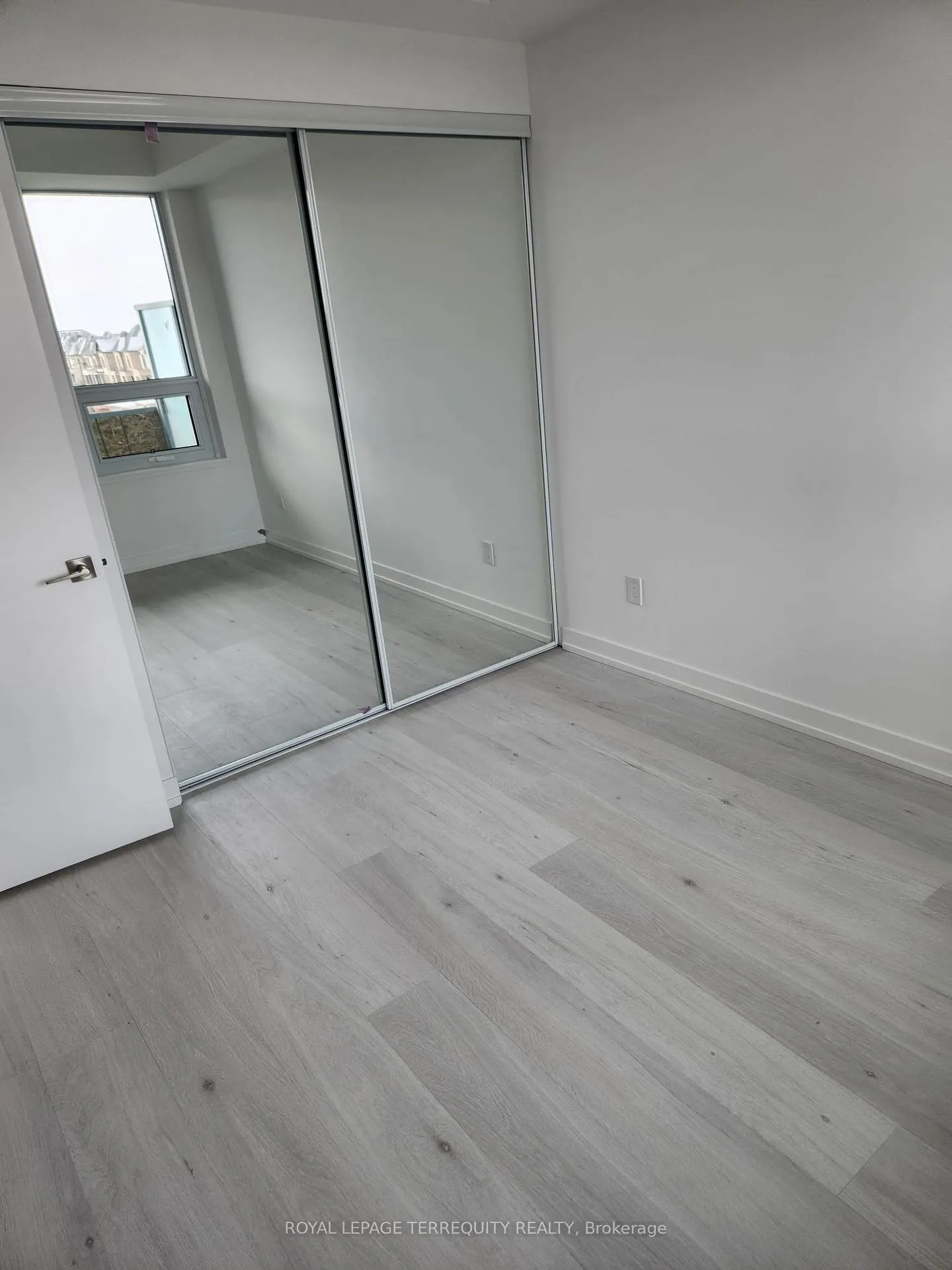 Photo 5 of Unit 313, 2501 Saw Whet Boulevard, Oakville, Glen Abbey — HOMEH