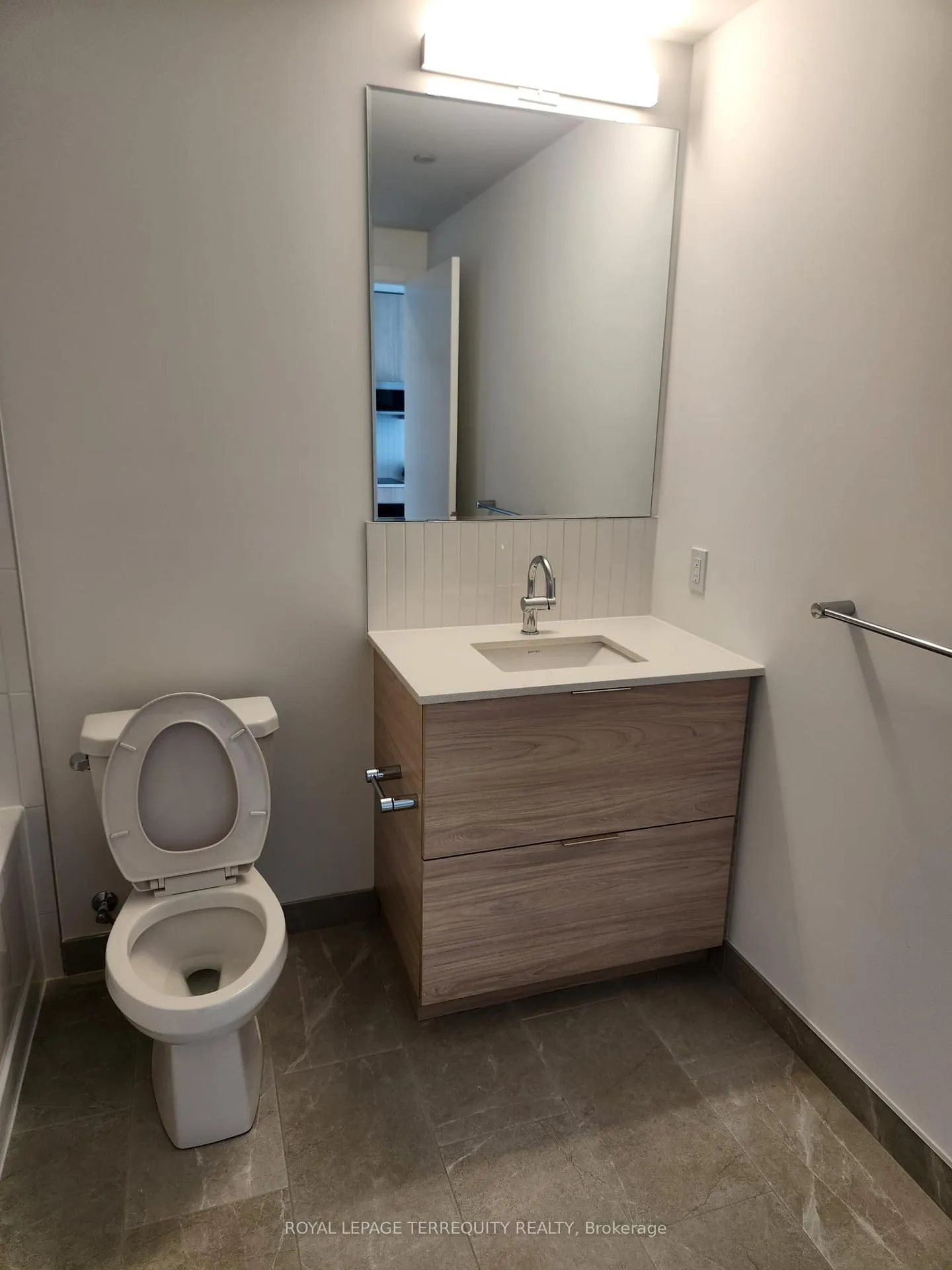 Photo 7 of Unit 313, 2501 Saw Whet Boulevard, Oakville, Glen Abbey — HOMEH