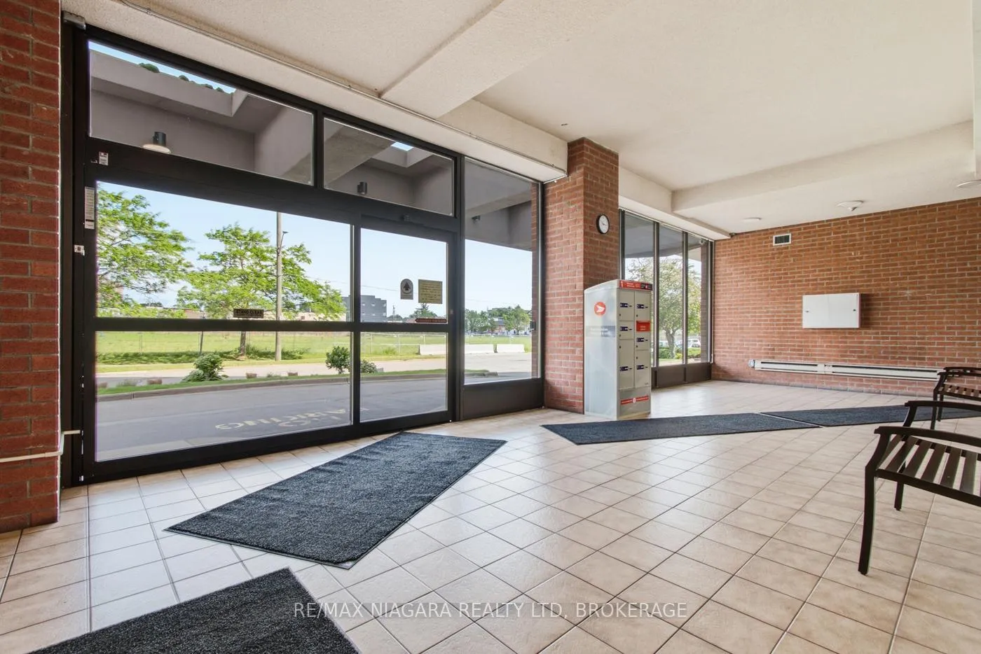Photo 3 of Unit 1011, 7 Gale Crescent, St. Catharines, E. Chester — HOMEH
