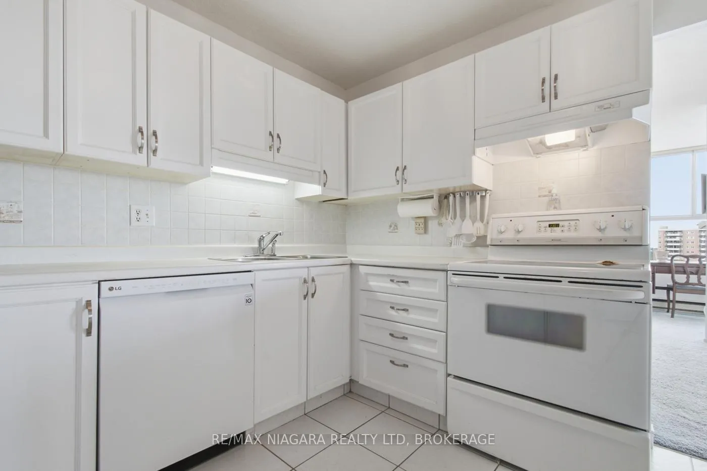Photo 13 of Unit 1011, 7 Gale Crescent, St. Catharines, E. Chester — HOMEH
