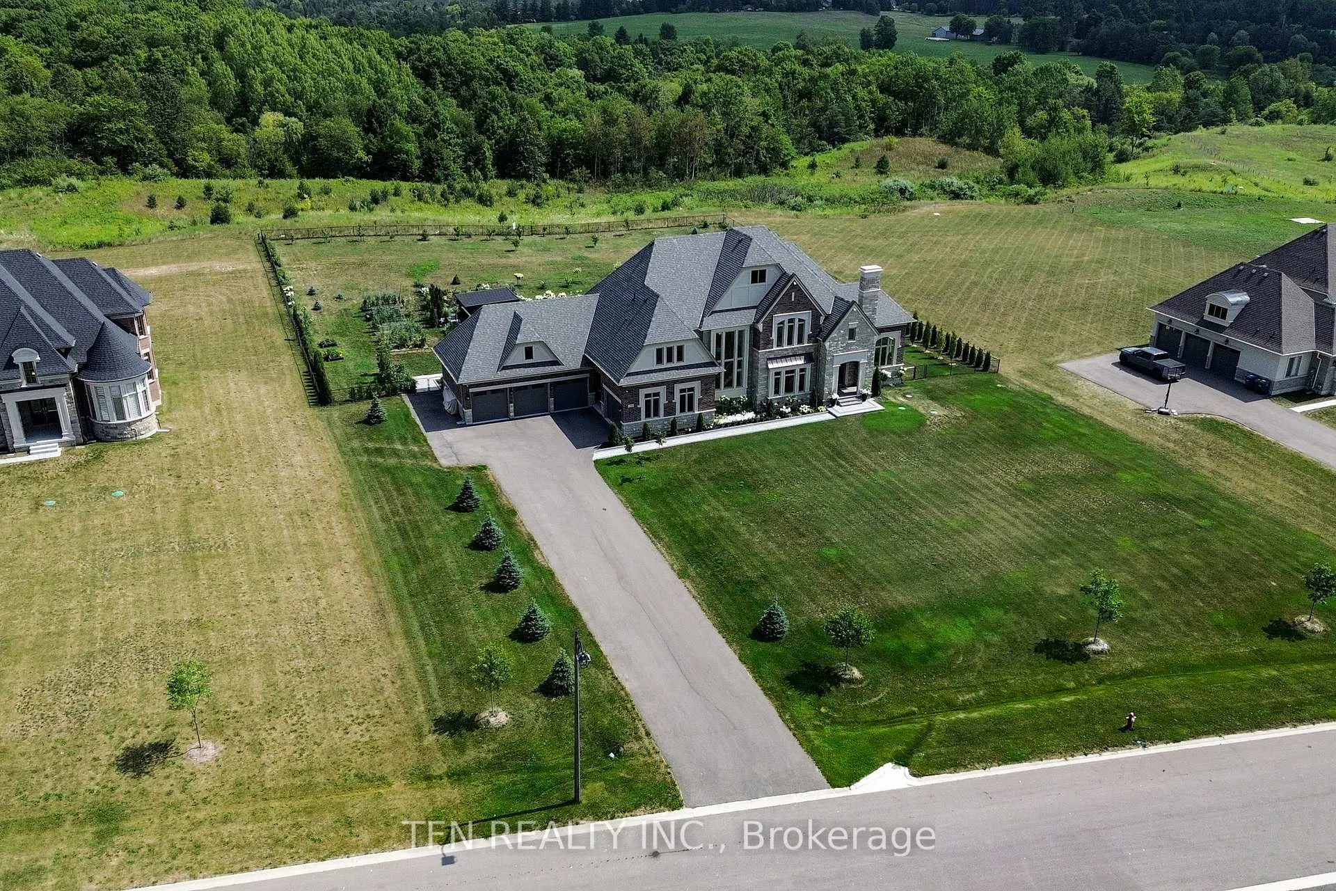 Photo 2 of 258 Amos Drive, Caledon, Palgrave — HOMEH