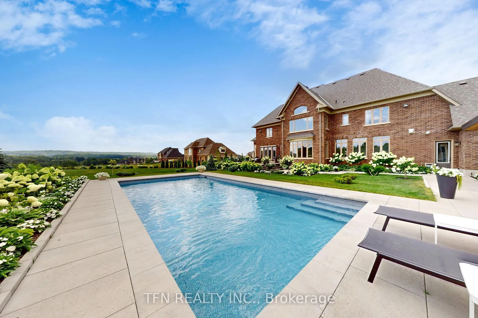 Photo 3 of 258 Amos Drive, Caledon, Palgrave — HOMEH
