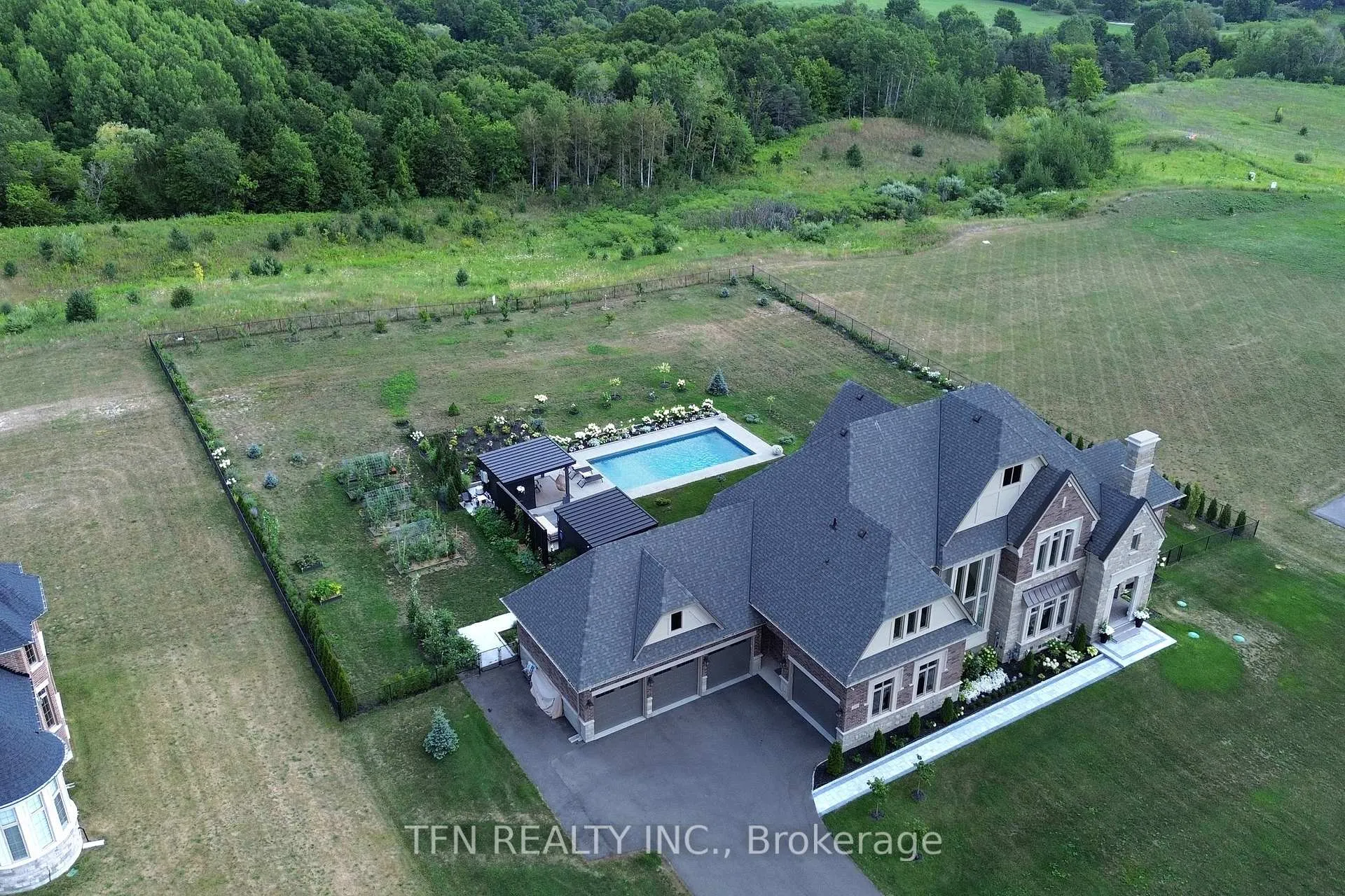 Photo 47 of 258 Amos Drive, Caledon, Palgrave — HOMEH