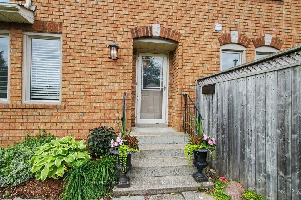 Photo 5 of 278 Langlaw Drive, Cambridge — HOMEH