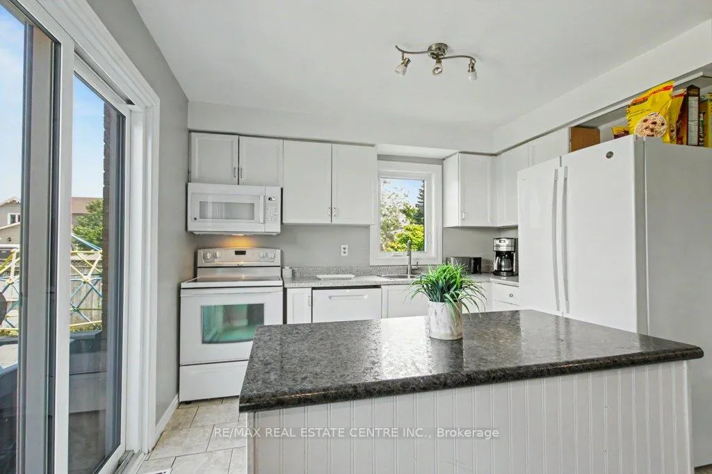 Photo 11 of 278 Langlaw Drive, Cambridge — HOMEH