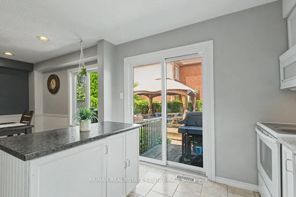 Photo 13 of 278 Langlaw Drive, Cambridge — HOMEH