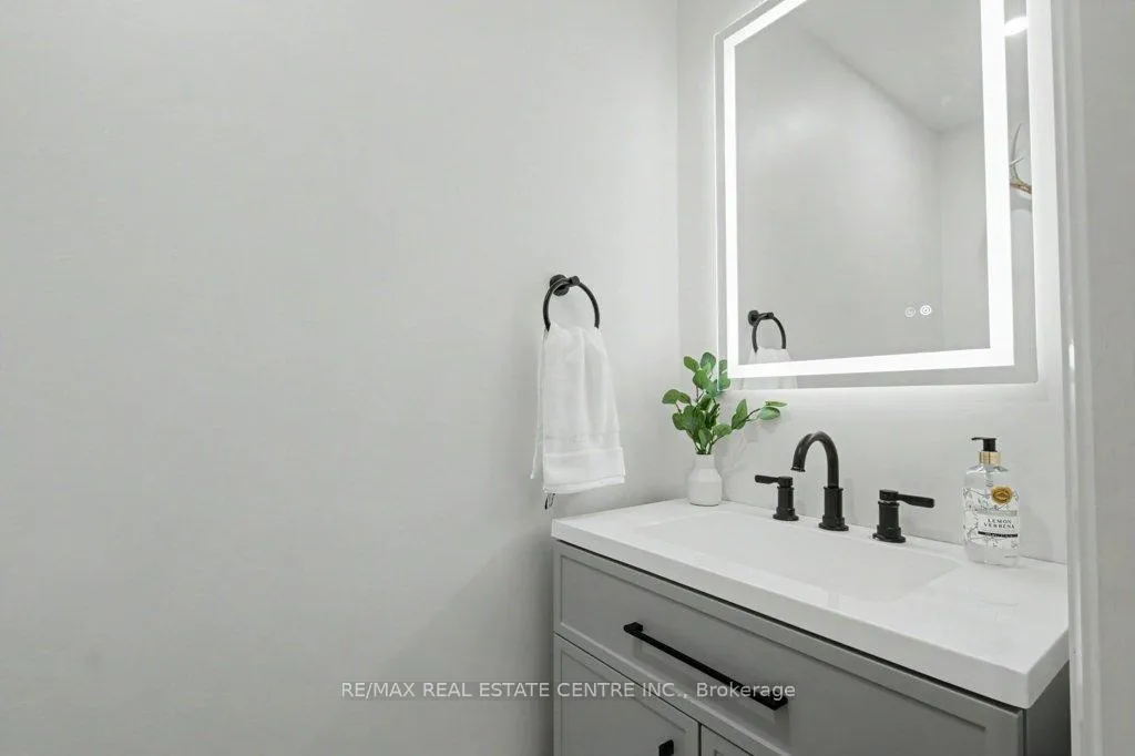 Photo 16 of 278 Langlaw Drive, Cambridge — HOMEH