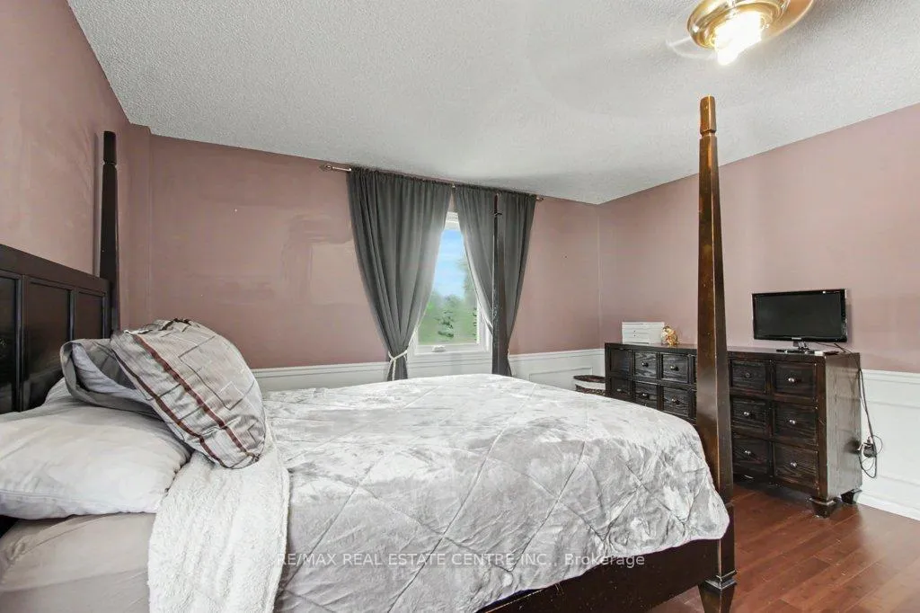 Photo 19 of 278 Langlaw Drive, Cambridge — HOMEH