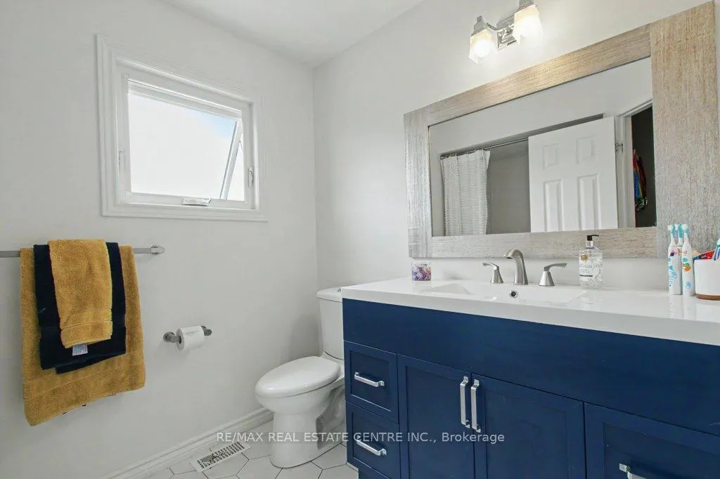 Photo 25 of 278 Langlaw Drive, Cambridge — HOMEH