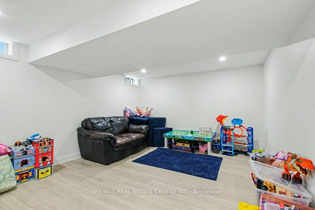 Photo 27 of 278 Langlaw Drive, Cambridge — HOMEH
