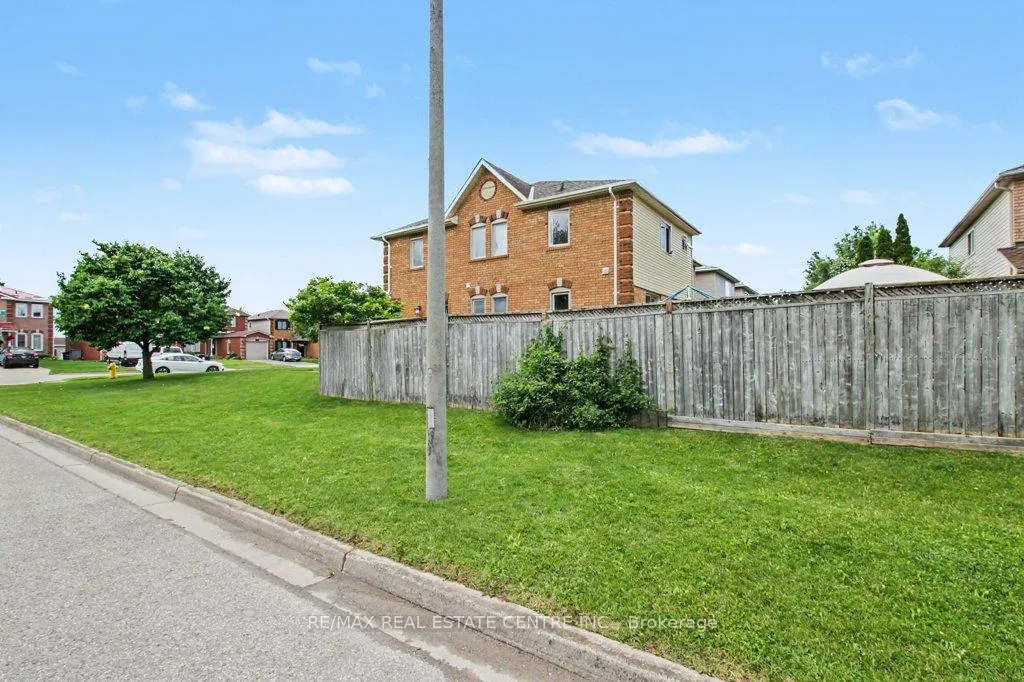 Photo 36 of 278 Langlaw Drive, Cambridge — HOMEH