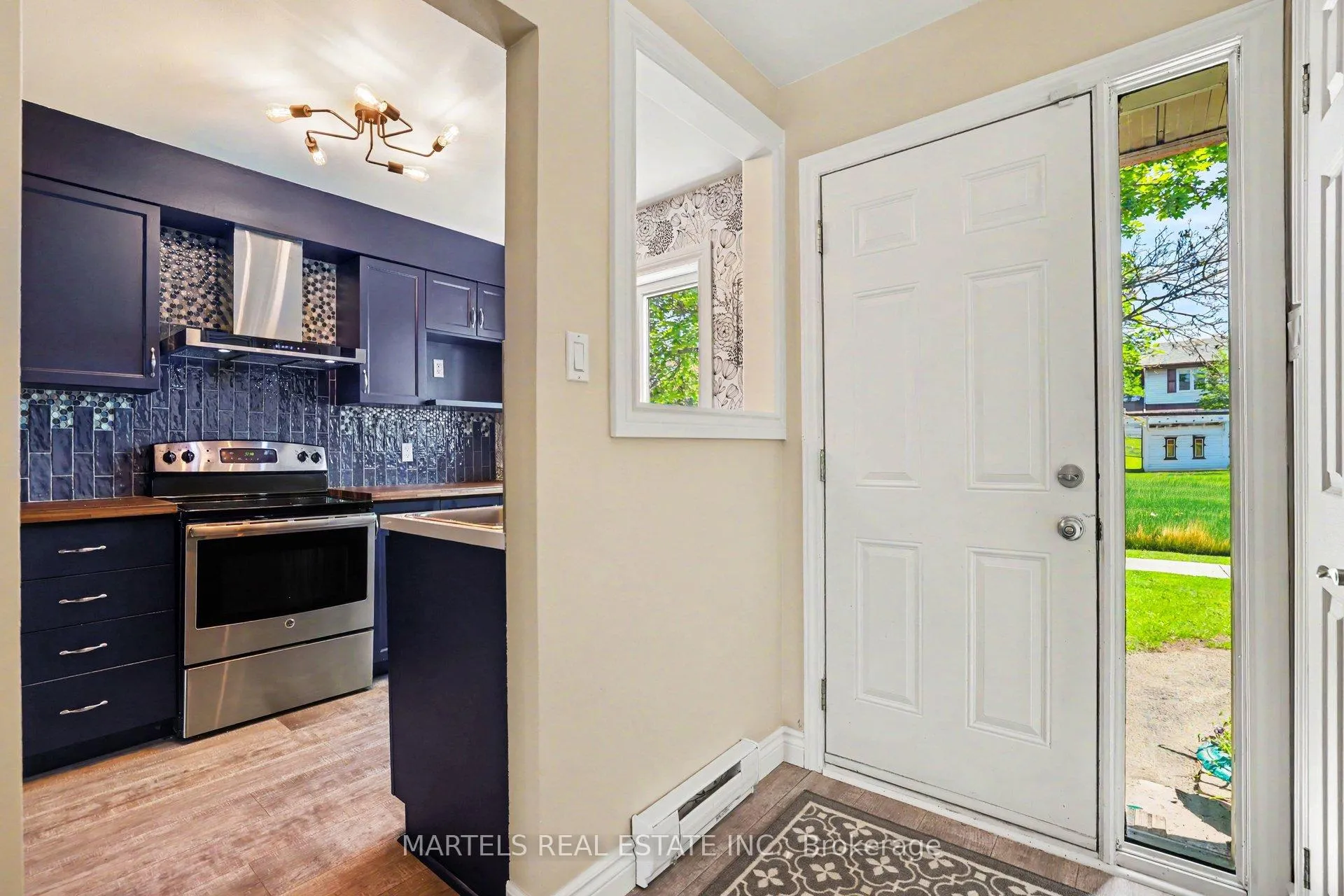 Photo 2 of 1374 Cedarcroft Crescent, Ottawa, Pineview — HOMEH