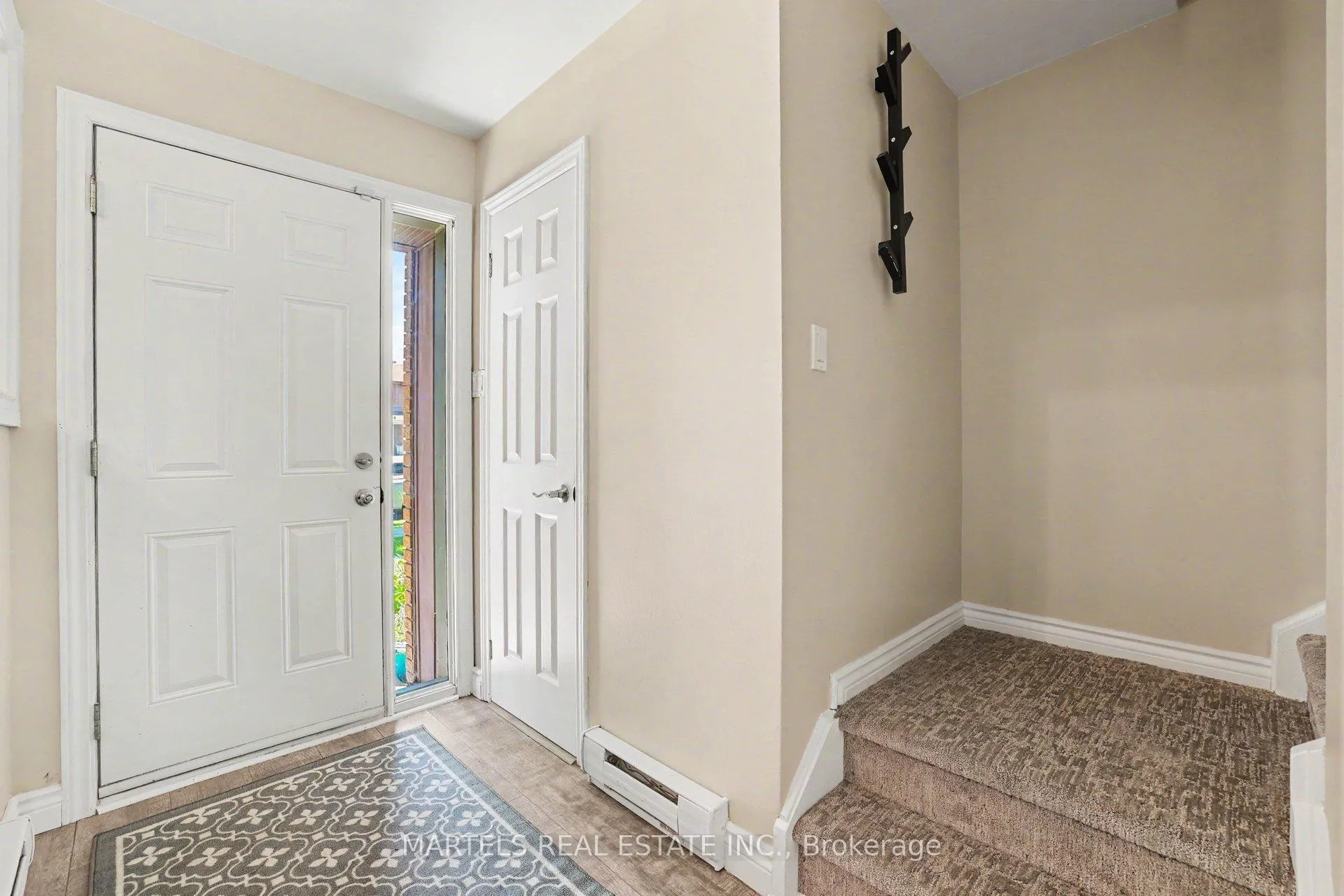 Photo 3 of 1374 Cedarcroft Crescent, Ottawa, Pineview — HOMEH