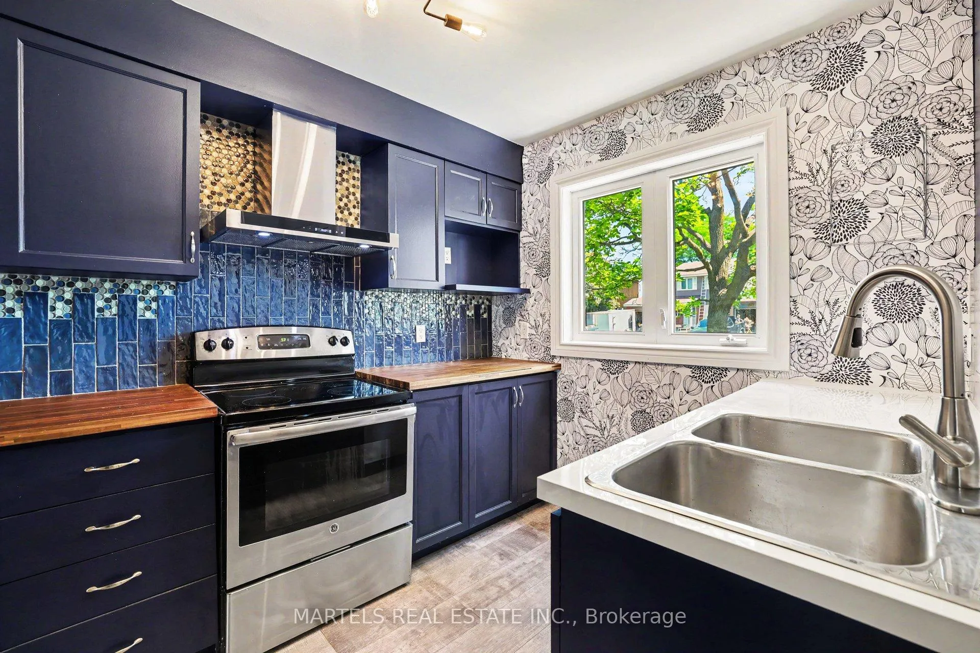 Photo 4 of 1374 Cedarcroft Crescent, Ottawa, Pineview — HOMEH
