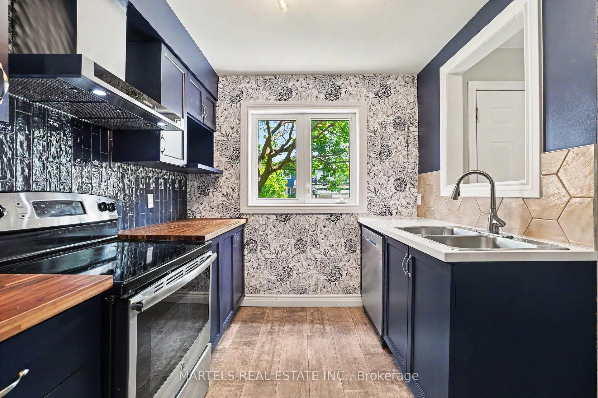 Photo 5 of 1374 Cedarcroft Crescent, Ottawa, Pineview — HOMEH