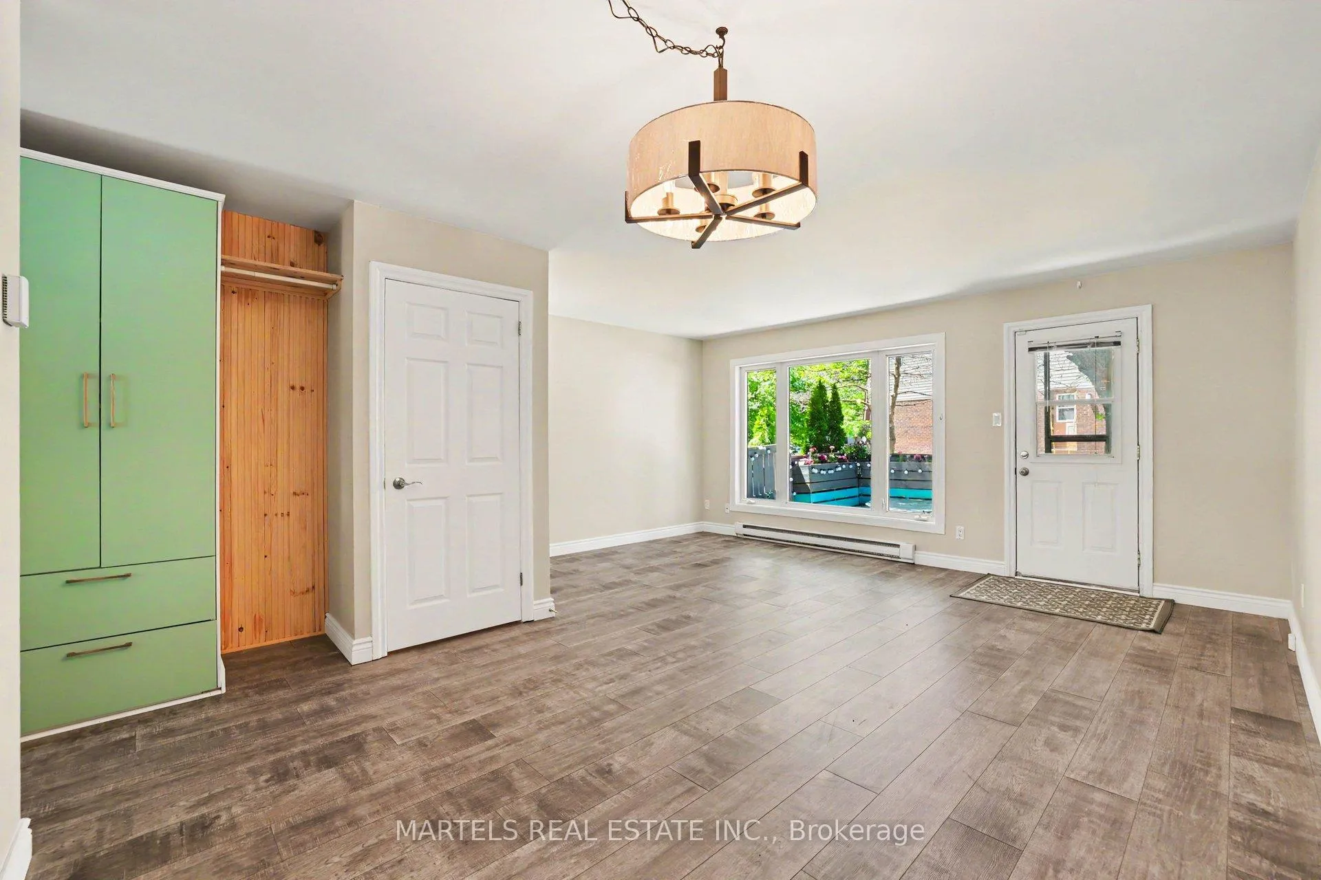 Photo 9 of 1374 Cedarcroft Crescent, Ottawa, Pineview — HOMEH