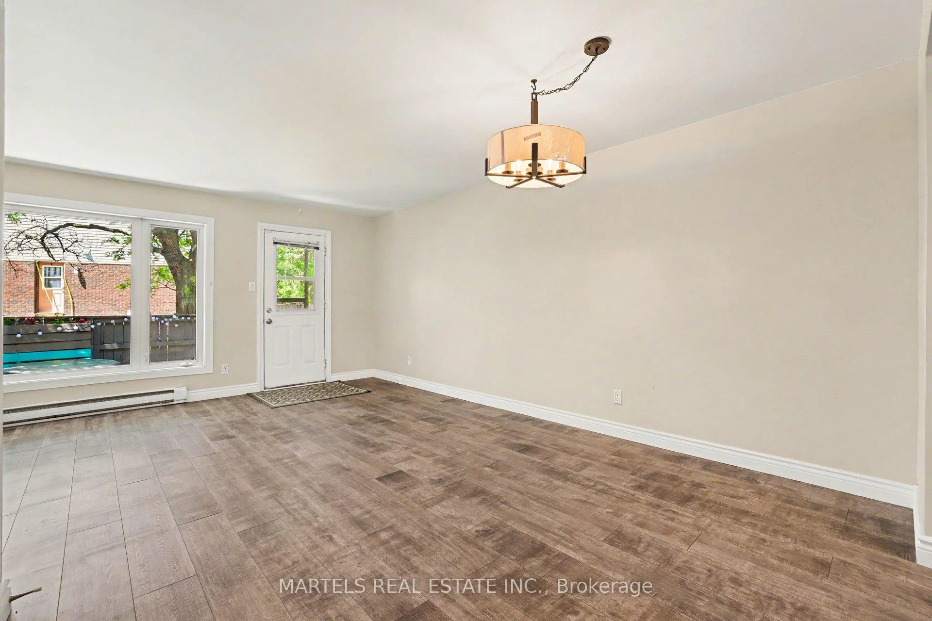 Photo 10 of 1374 Cedarcroft Crescent, Ottawa, Pineview — HOMEH