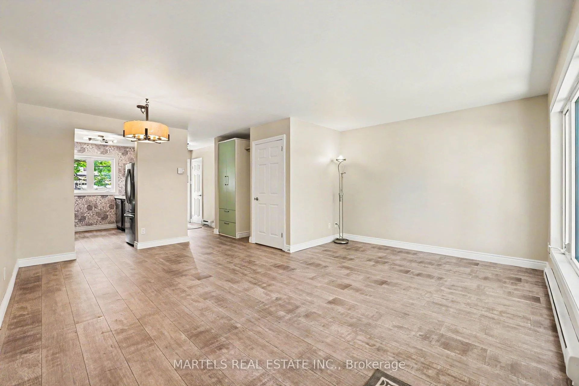 Photo 11 of 1374 Cedarcroft Crescent, Ottawa, Pineview — HOMEH