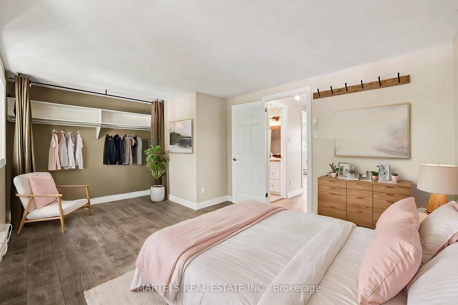 Photo 13 of 1374 Cedarcroft Crescent, Ottawa, Pineview — HOMEH