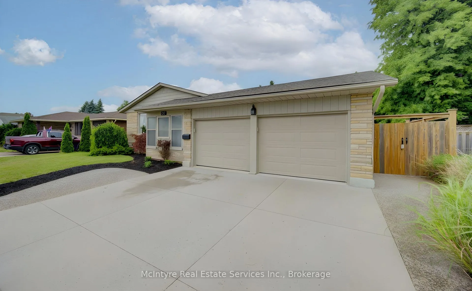 Photo 2 of 127 Strathcona Crescent, Kitchener, Heritage Park - Kitchener — HOMEH
