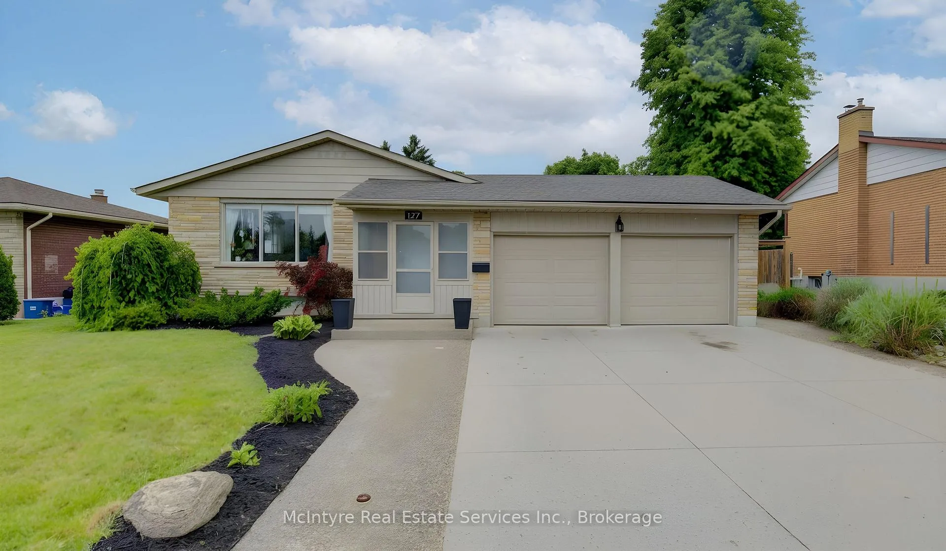 Photo 3 of 127 Strathcona Crescent, Kitchener, Heritage Park - Kitchener — HOMEH